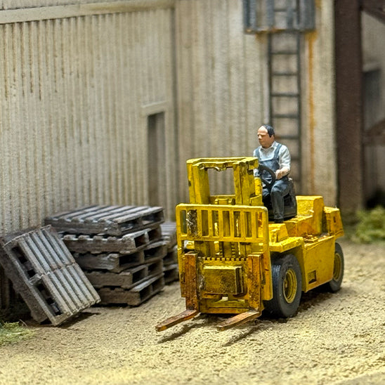 1/87 Scale Wooden Pallets - 8 Pack Kit | HO Scale Diorama Accessories