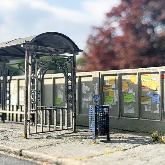 Red Wild Diorama 1:35 Scale Ukrainian Bus Stop with Trash Can