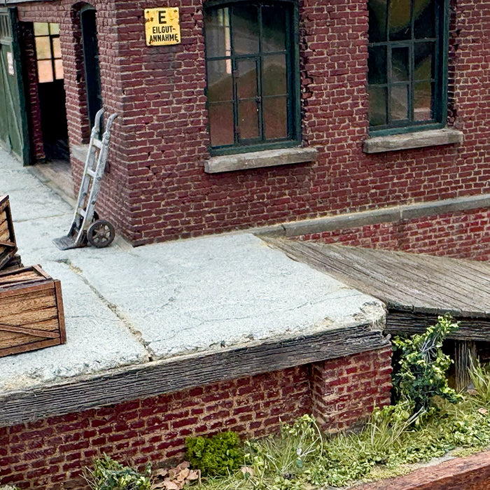 1/35 Scale German Railway Freight Depot