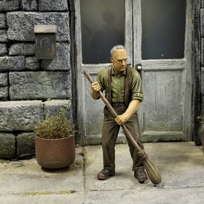 1/48 Scale Man Sweeping – High Detail Resin Figure – Diorama Accessory